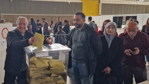 Oy verme işleminin başladığı Hollanda'da ilk günde rekor katılım