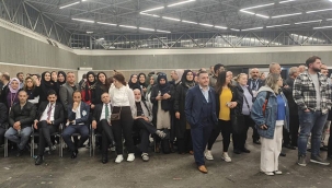Başkent Amsterdam'daki seçim merkezinde oy kulanma işleminin sonunda Cumhur İttifakı gönüllülerinin değerli eşyaları çalındı