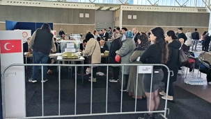 Hollanda'da Türk seçmenlerin oy kullanma işlemi yüzde 51'le sona erdi