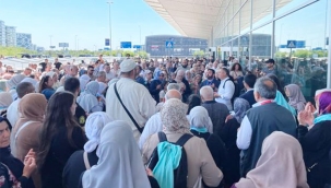Hollanda'daki hacı adayları dualarla kutsal topraklara uğurlandı