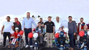 Hollandalı iş insanı Ron Gezelle, Türkiye'de ihtiyaç sahibi engellilerin yardımına koşmaya devam ediyor