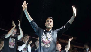 Yaklaşık  2 yıl önce Çorumspor'u satın aldıktan sonra şampiyon yapan 36 yaşındaki Murat Yıldırım, Çorumspor'da hem yöneticilik hem de kapnlığını yaparak Türkiye'de bir ilke imza attı