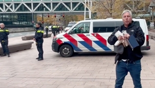 Hollanda'da PEGIDA lideri hakim karşısında da Kur'an-ı Kerim'i yırttı