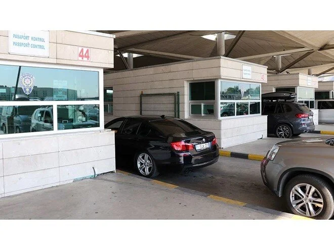 Emekli gurbetçilerin araç getirme hakkına düzenleme Resmi Gazete'de yayımlandı