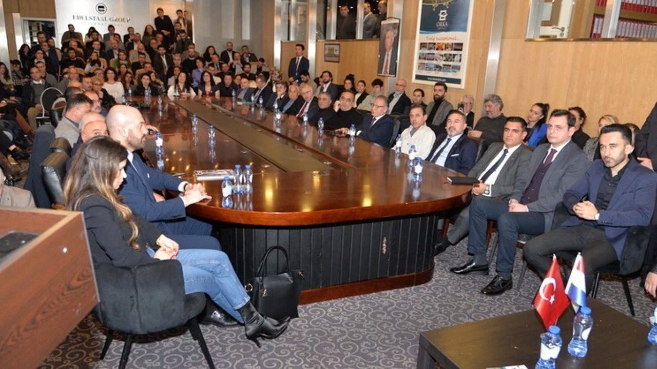 Türk expatlar, DTİK Hollanda'nın düzenlediği toplantıda bir araya geldiler
