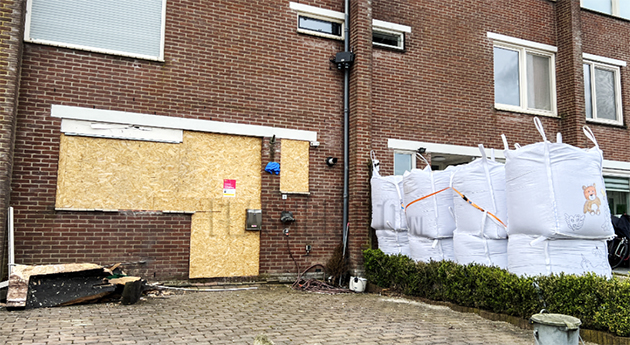 Hollanda'da komşusundan bıkan aileden 'kum duvar' önlemi