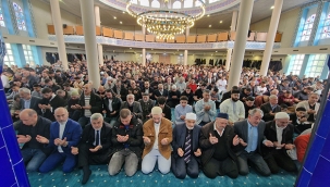 Hollanda'da camiler doldu taştı