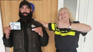 Hollanda'da evsiz adamdan insanlık örneği: Bulduğu 2000 Euro'yu polise teslim etti