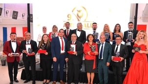 Hollanda'da Altın Lale'nin düzenlediği Cumhuriyet Balosu'nda Atatürk Halısı 15 bin 500 euro'ya satıldı