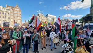Hollanda'da halk Gazze için sokaklara indi