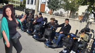 Hollanda'da yaşayan hayırsever Sivas'a 12 engelliye akülü araç ve tekerlekli sandalye hediye etti!