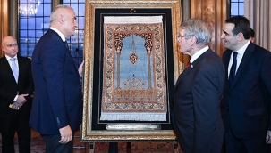 Osmanlı mirası Hereke halısı, Hollanda'ya teslim edildi