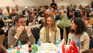 Hollanda Diyanet Vakfı, iftar yemeğinde ülkenin ilk minareli camisini tercih etti