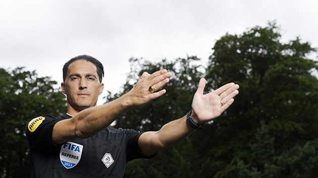 PSV ile AJAX arasında oynanacak zirve maçını Serdar Gözübüyük yönetecek