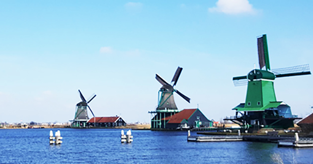 Turistlerin ilgi odağı olan Zaanse Schans'a girişler 20 euro oluyor