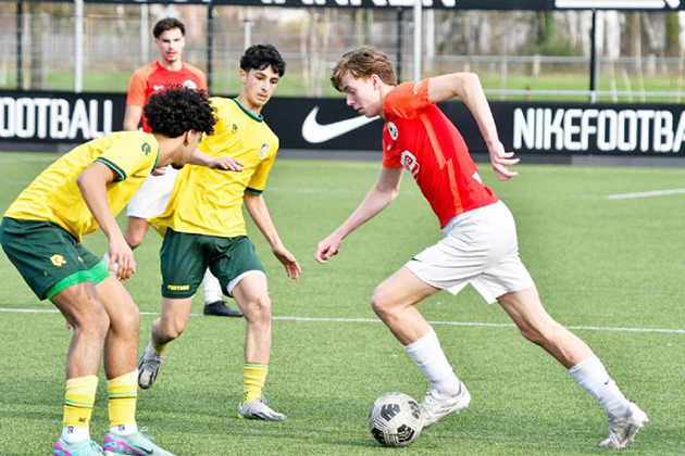 Hollanda'da 19 yaşındaki İbrahim Ayyıldız, profesyonel kontrata imza attı