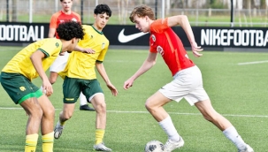 Hollanda'da 19 yaşındaki İbrahim Ayyıldız, profesyonel kontrata imza attı