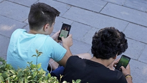 Hollanda'da ilkokul öğrencisi bile 'cep telefonu' bağımlısı
