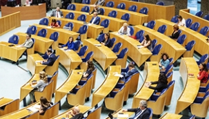 Hollanda'da seçim öncesi kabul edilen önergeler tartışma yarattı