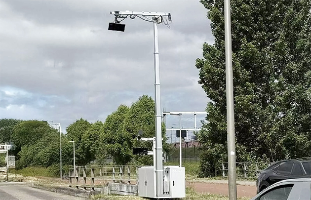 Hollanda'da yeni teknolojili radarlarla on binlerce telefon cezası