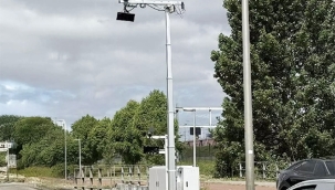 Hollanda'da yeni teknolojili radarlarla on binlerce telefon cezası