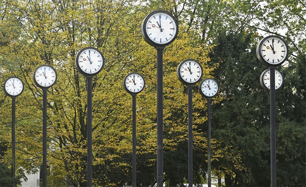 Avrupa'da Kış Saati Uygulamasına Geçildi: Saatler Bir Saat Geri Alındı