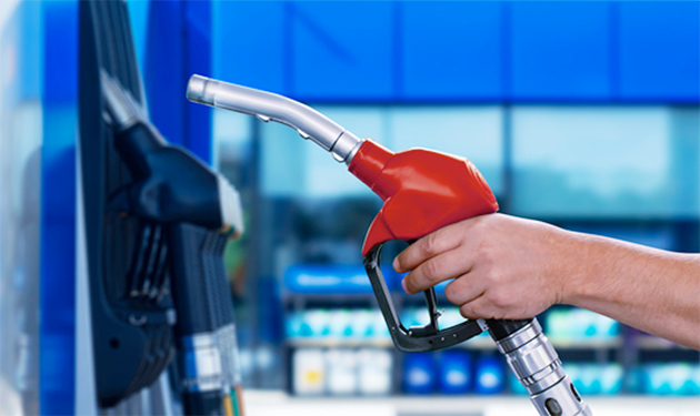Hollanda'da Akaryakıt Fiyatları Yüksek Kalmaya Devam Ediyor: İşte Daha Ucuza Araba Kullanmanın Yolları