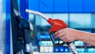 Hollanda'da Akaryakıt Fiyatları Yüksek Kalmaya Devam Ediyor: İşte Daha Ucuza Araba Kullanmanın Yolları