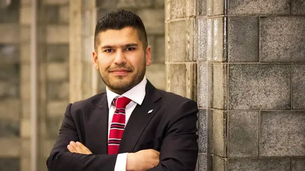 Hollanda'da Enes Yiğit "Yılın Memuru" Ödülünde Finale Kaldı