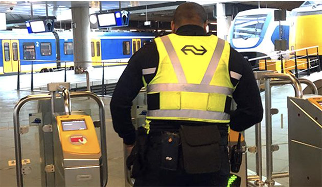 Hollanda'da Tren Görevlileri Cop Kullanmaya Başlayacak