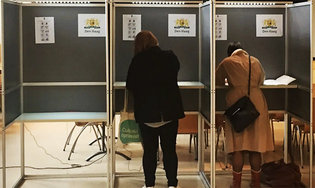 Hollanda’da Türk Seçmen Kararsız: “Siyaset Büyük Bir Kukla Gösterisine Döndü”