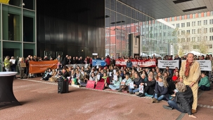 İsrail'in Küresel Sumud Filosu'na saldırısı Hollanda'da protesto edilmeye başlandı