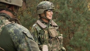 Kraliçe Máxima Kamuflaj Kıyafetle Harderwijk Ormanlarında Tatbikata Katıldı