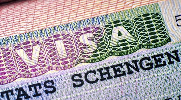 Pasaporta damga resmen bitiyor: Schengen'de dijital dönem yarın başlıyor