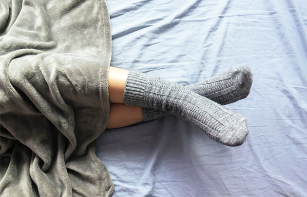 Yatarken Çorap Giymek Uykuya Yardımcı Oluyor mu? Uzmanlar Yanıtladı