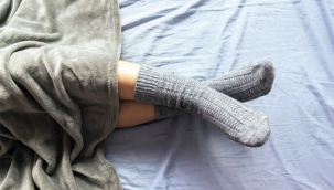 Yatarken Çorap Giymek Uykuya Yardımcı Oluyor mu? Uzmanlar Yanıtladı