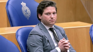 16 Yaşında Eşcinsel Olduğunu Açıklayan Ve Dün Yapılan Oylamada Hollanda Tarihinin 'En Genç Meclis Başkanı' Olarak Seçilen VVD'li Thom van Kampen Kimdir?