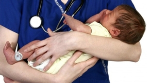 Hollanda'da Kraamzorg Krizinde Alarm: Yoksul Semtlerde Hizmet Garantisi Ortadan Kalkıyor