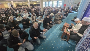 Hollanda'da Türk Bayrakları Yarıya İndirildi: Şehitler İçin Dualar Edildi