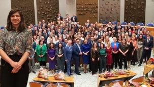 Hollanda Parlamentosu'nda 'Cinsiyetsiz' Olarak Kayıtlara Geçen Bosna Kökenli Milletvekili Ines Kostiç! Peki İnes Kostiç Kimdir?