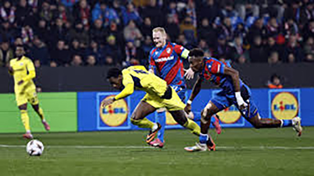 Hollandalı Hakemden Skandal Karar! Fenerbahçe’nin Net Penaltısı Görmezden Gelindi, Hollanda Medyası İse Sessiz