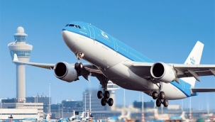 KLM uçağında büyük panik! 'Silahlı kişi' gördüğünü sanan yolcu kalkıştan önce acil çıkışı açtı