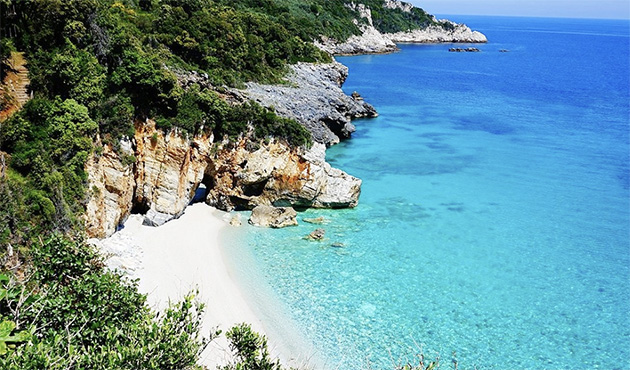 Yürek Burkan Hikâye: Yunanistan’da Yaşayan Hollandalı, Her Hafta Ölen Eşini Arıyor