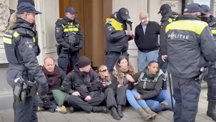 Amsterdam'da Concertgebouw Önünde İsrailli Kantora Protesto