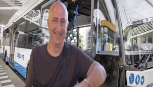 Hollanda'da 23 Yaşındaki Dilara Kıvanç, Ekim Ayında Ölen Babasının Yaşadığı Haksızlıkları Belediye Meclisi Kürsüsündeki Konuşmasıyla Haykırdı