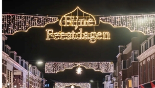 Hollanda'da Caddeler Yeni Yıl Ve Ramazan Ayı İçin Ortak Tasarım Işıklarıyla Süslenip Aydınlatılıyor