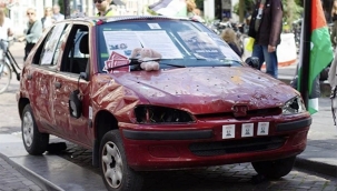Hollanda Polisi, Gazze Katliamına Dikkat Çekmek İçin Tasarlanan Kurşun İzleriyle Dolu Araca El Koydu