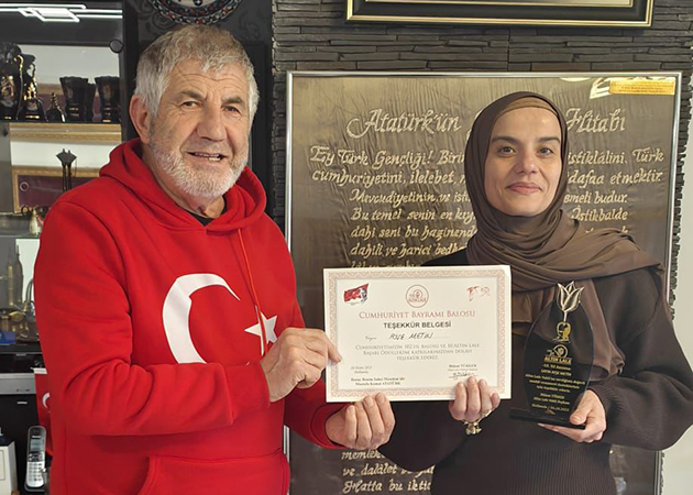 Hayırsever Ayşe Metin'e Altın Lale Vakfı'ndan Ödül