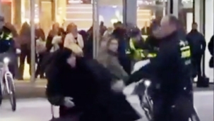 Hollanda’da Çarşaflı İki Kız Kardeşe Şiddet Kullanan Polis Hakkında Soruşturma Başlatıldı