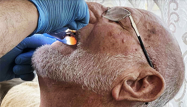 Hollanda’da Diş Klinik Zincirlerine Tepki: “Yaşlılar Ticari Kazancın Hedefi Oluyor”